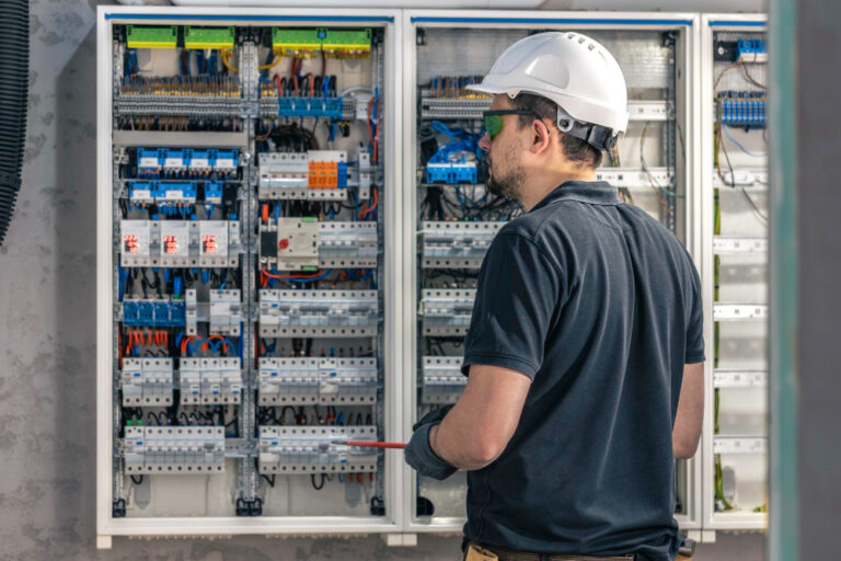 Mittelspannungsschalta nlage Retrofit – Austausch Leistungsschalter, SKS Elektroanlagenbau