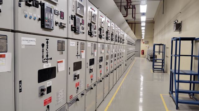Mittelspannungsschaltanlage und Ofentransformator im Stahlwerk